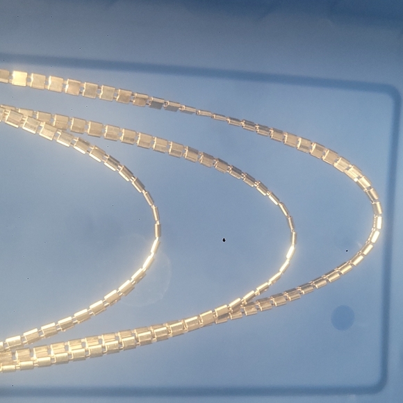 Jennifer Lopez tri strand necklace - Picture 3 of 8